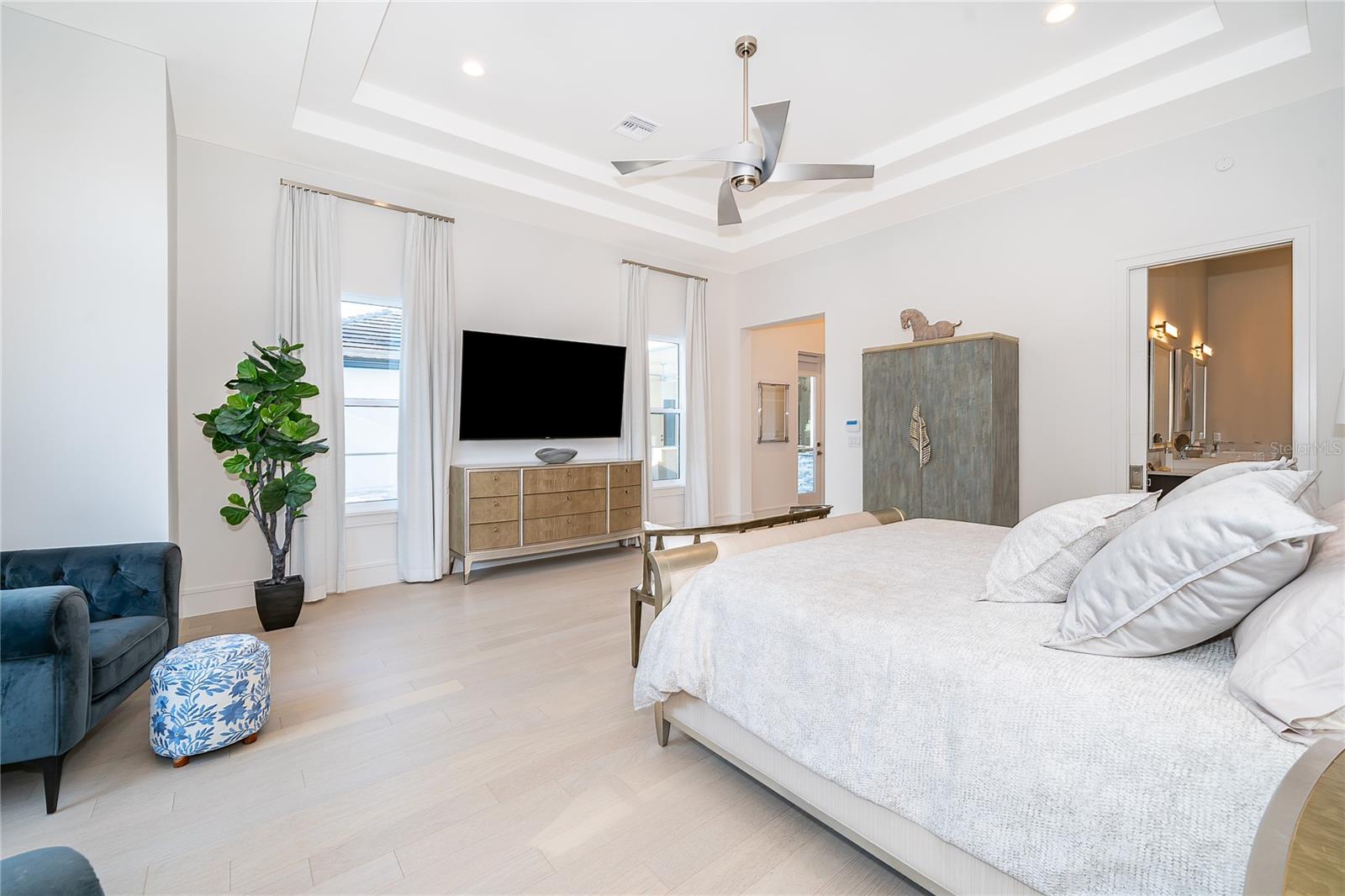 Image 30 of 73 For 15504 Pendio Drive