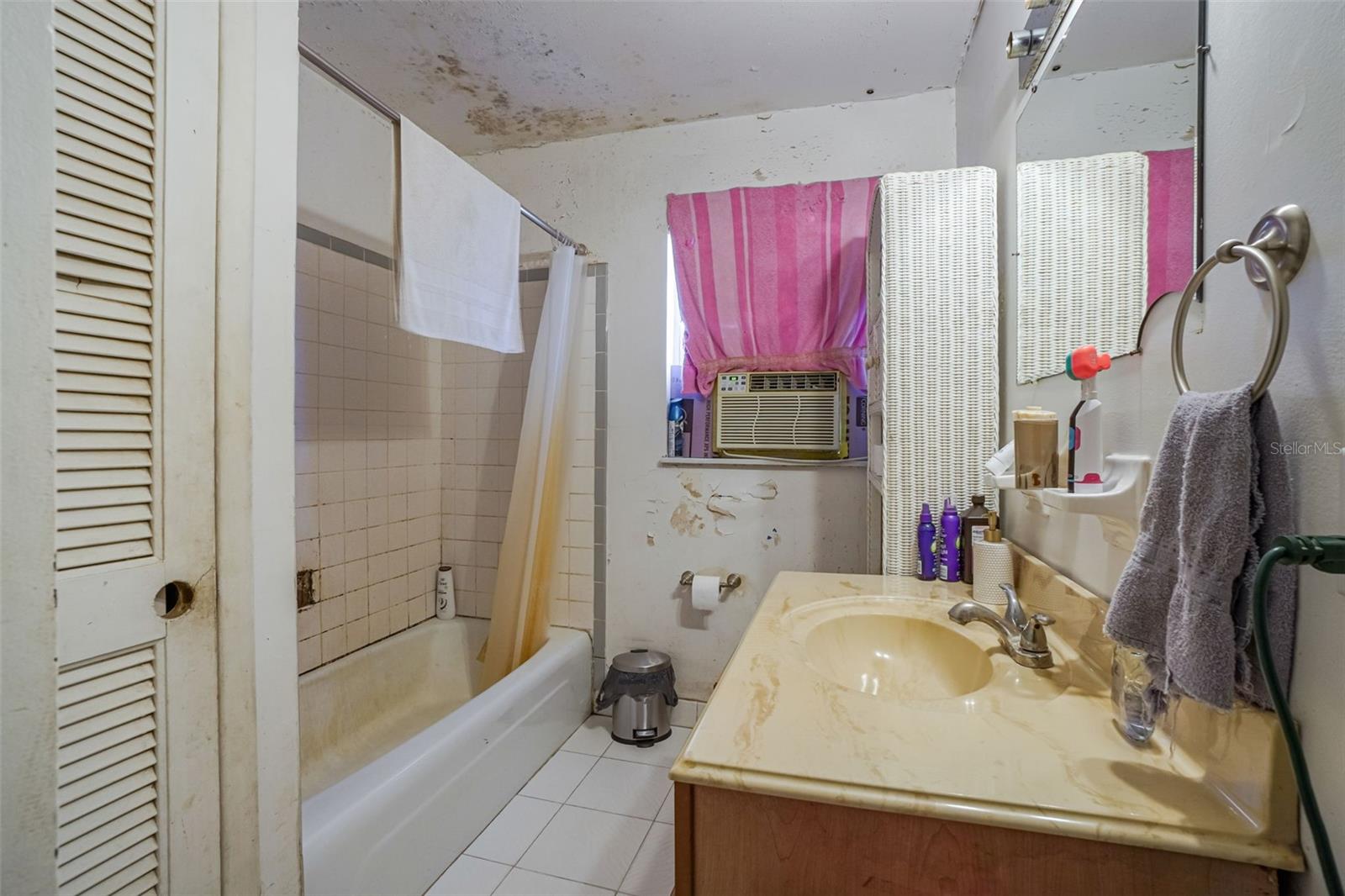 Image 24 of 28 For 260 Longwood Drive