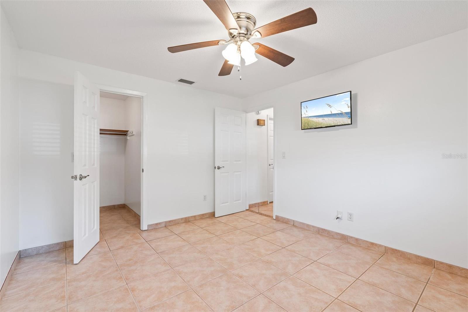 Image 13 of 50 For 79 Broadmoor Circle