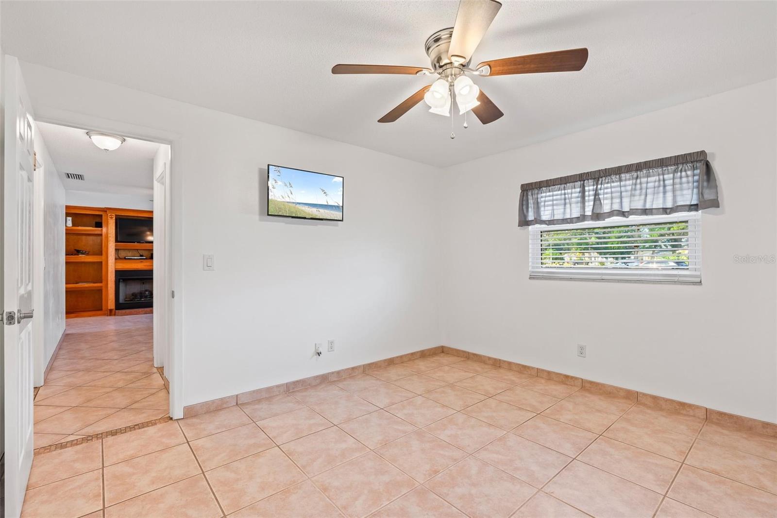 Image 15 of 50 For 79 Broadmoor Circle