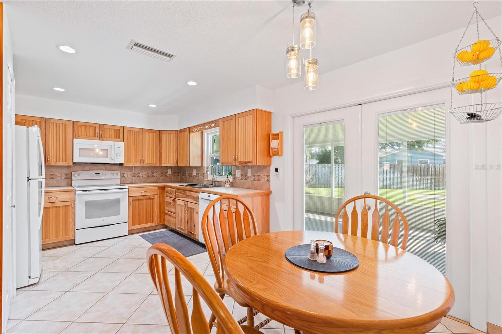 Image 18 of 50 For 79 Broadmoor Circle