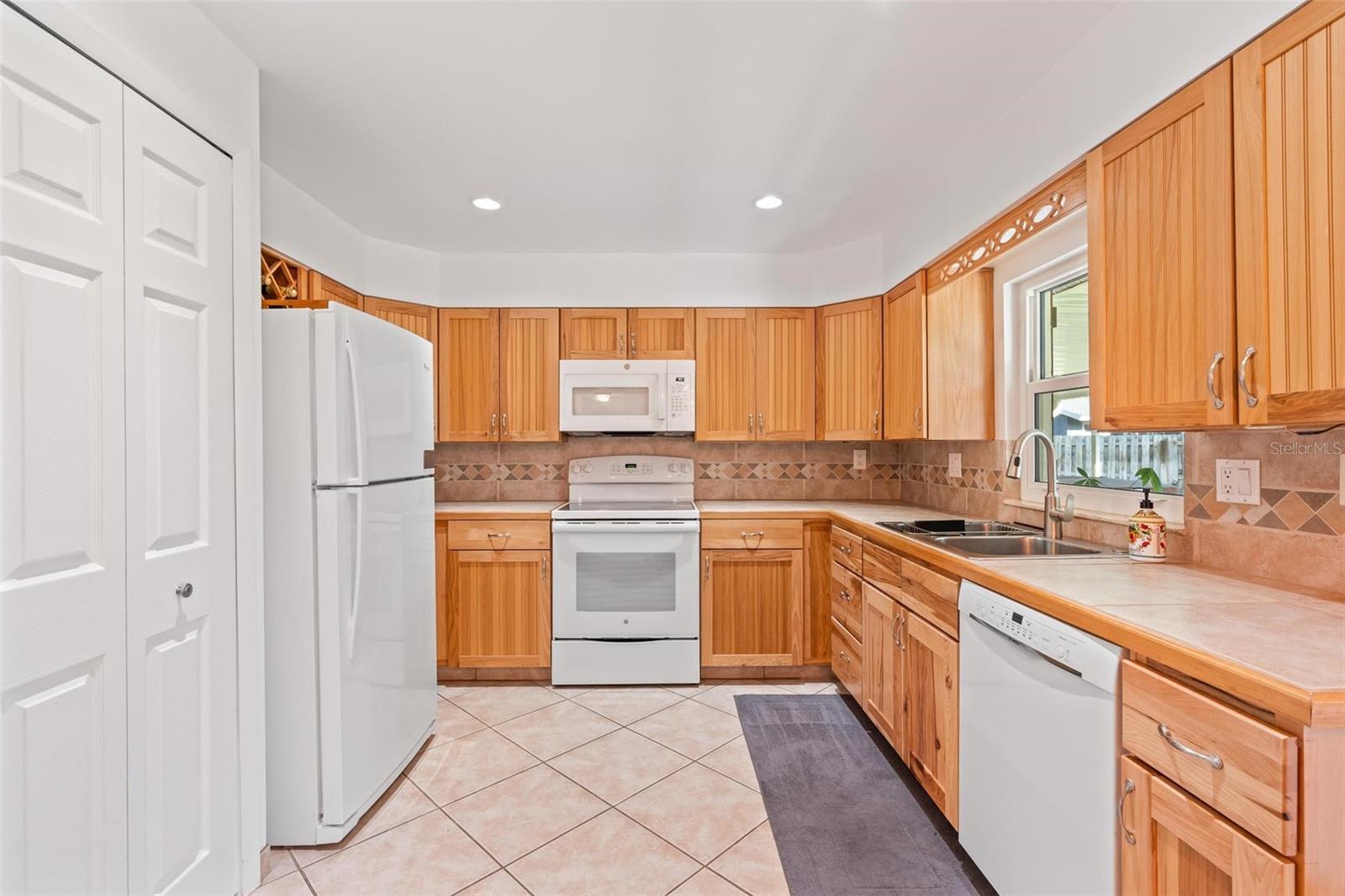 Image 19 of 50 For 79 Broadmoor Circle