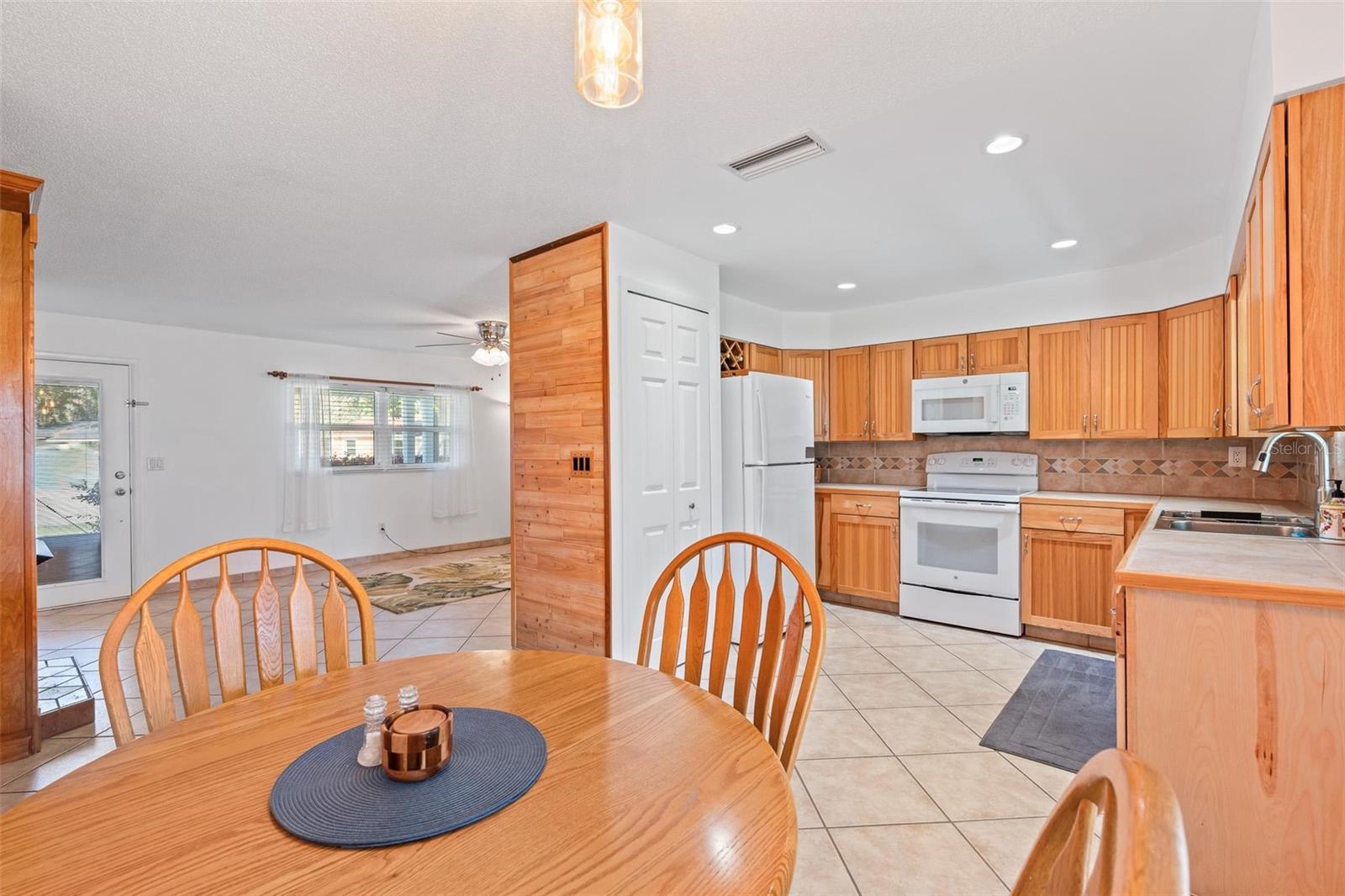 Image 20 of 50 For 79 Broadmoor Circle