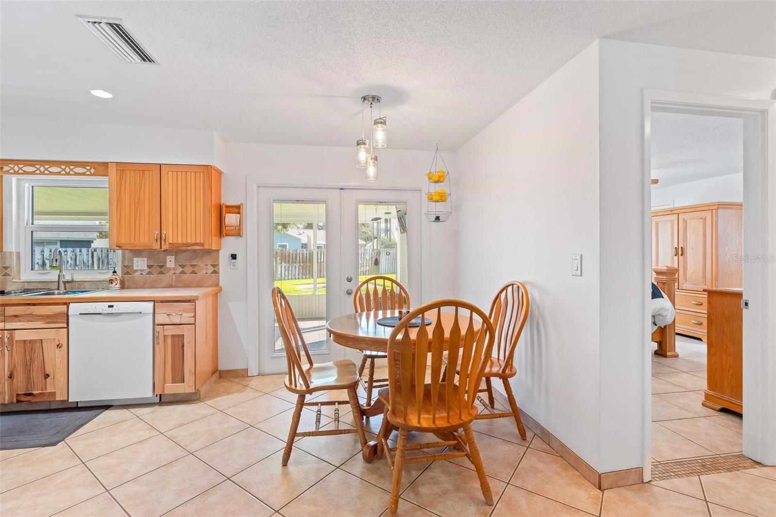 Image 23 of 50 For 79 Broadmoor Circle