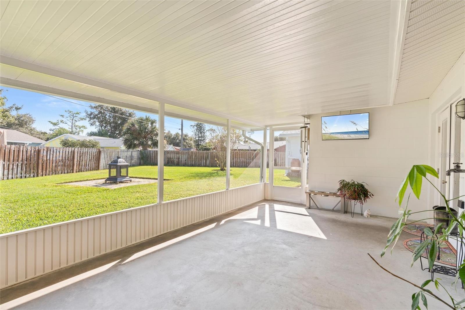 Image 25 of 50 For 79 Broadmoor Circle