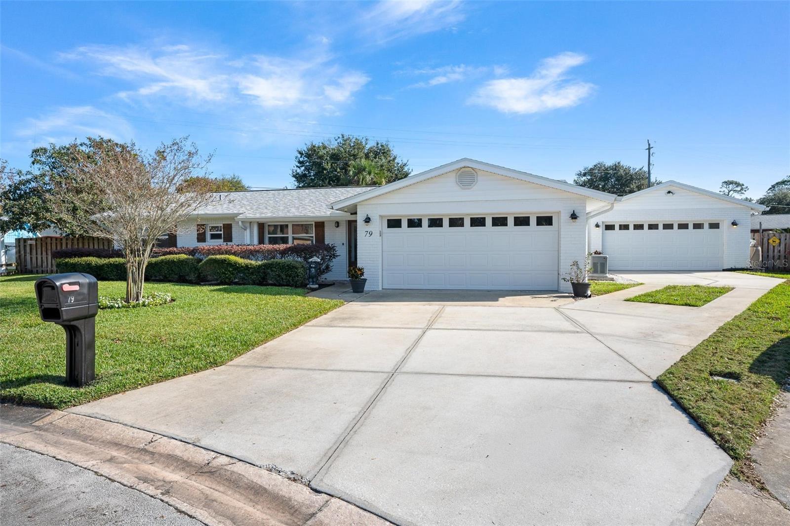 Image 32 of 50 For 79 Broadmoor Circle