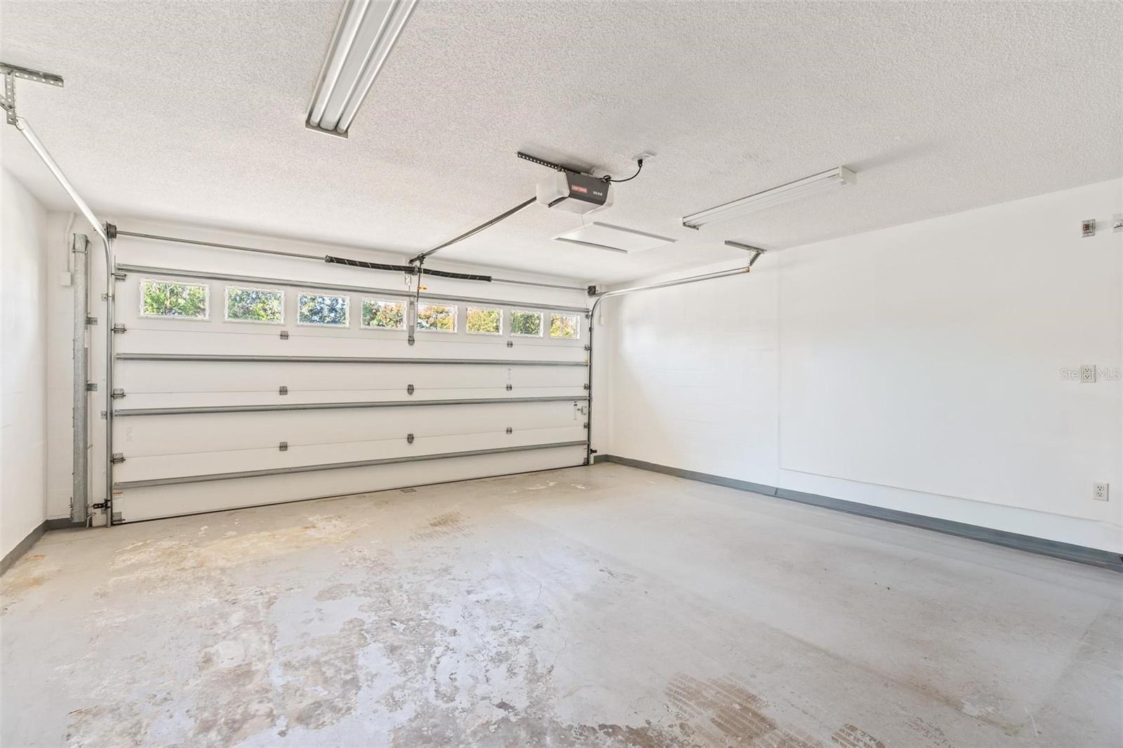 Image 35 of 50 For 79 Broadmoor Circle