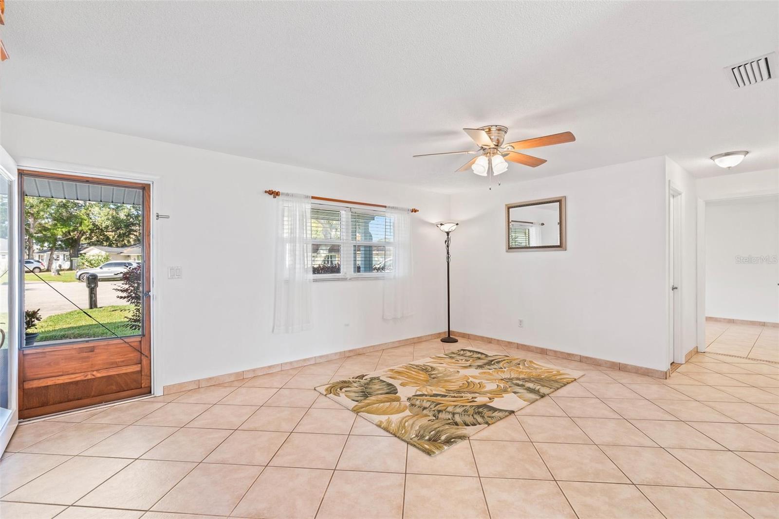 Image 4 of 50 For 79 Broadmoor Circle