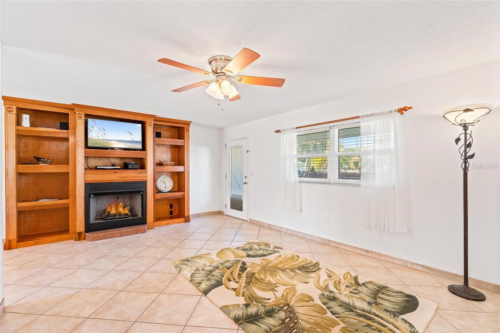 Image 5 of 50 For 79 Broadmoor Circle