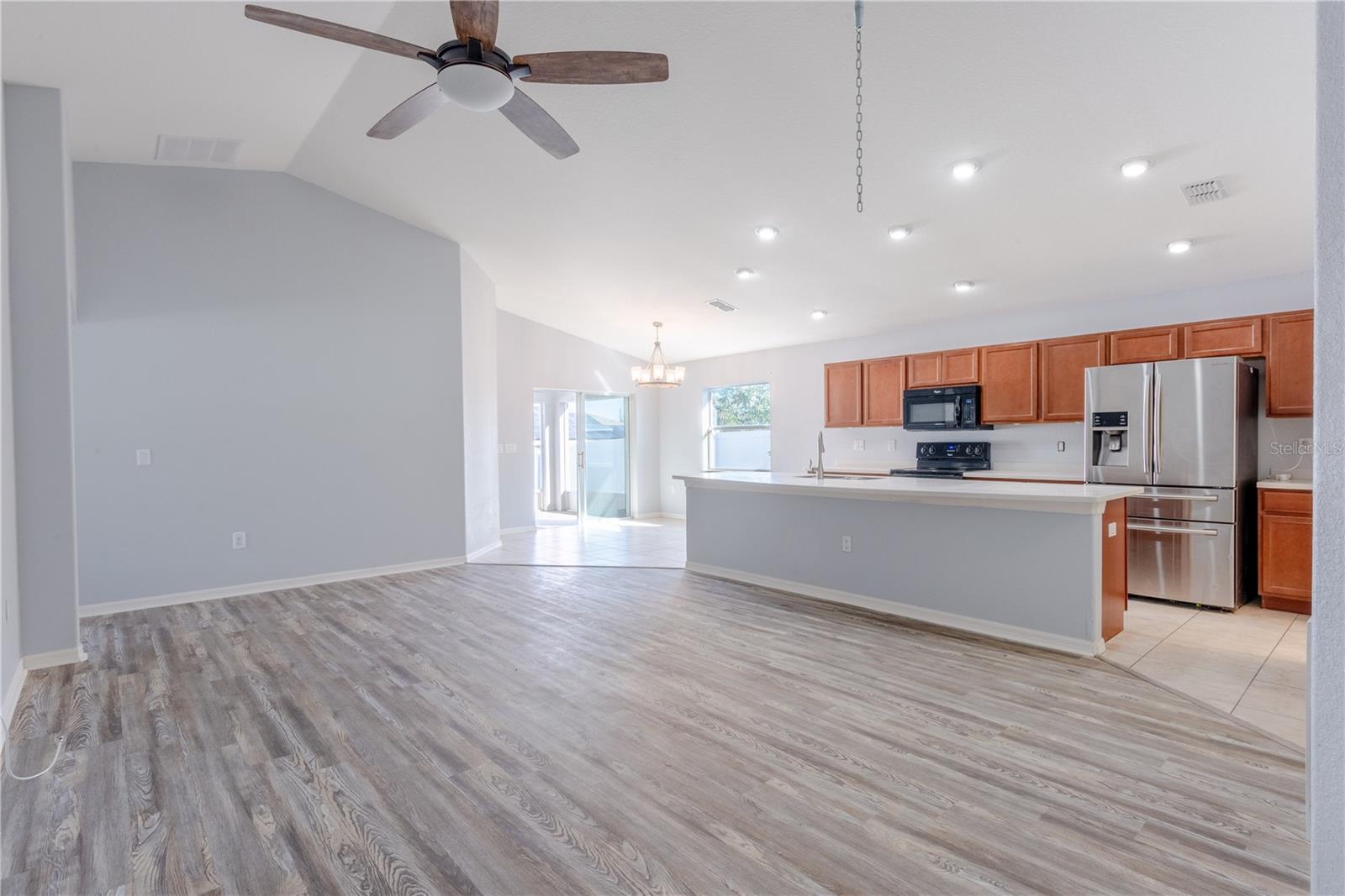 Image 10 of 37 For 721 Swallowtail Drive