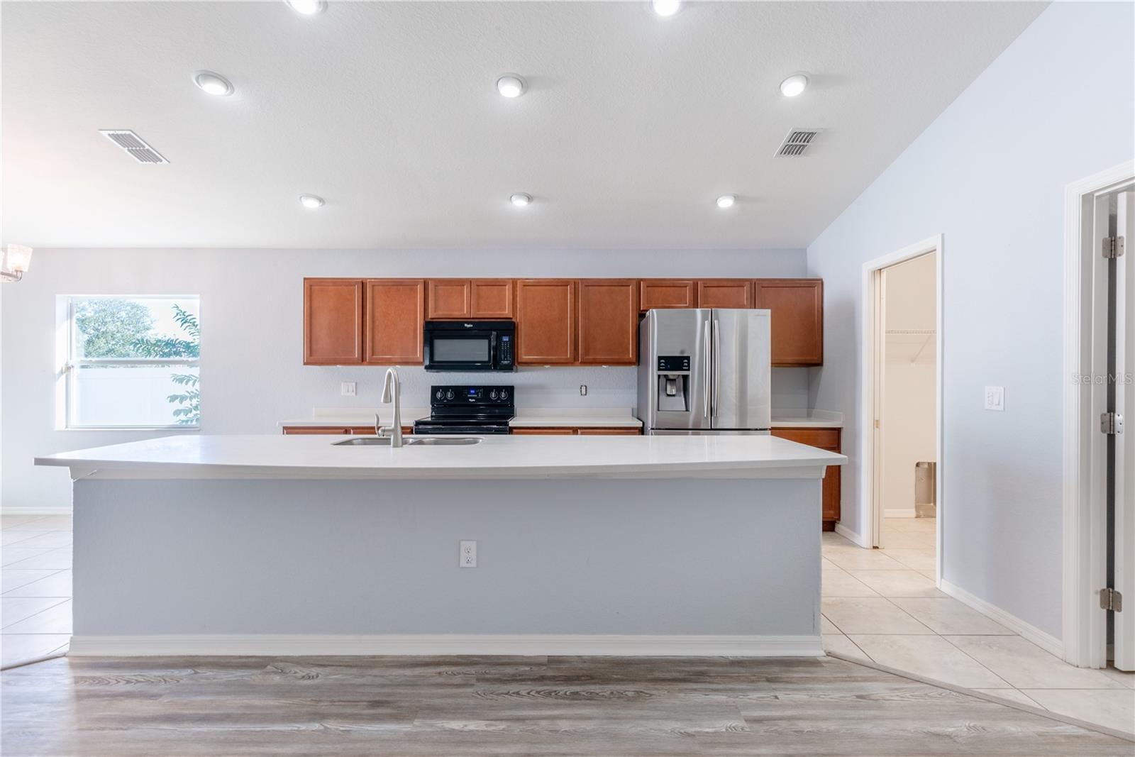 Image 11 of 37 For 721 Swallowtail Drive