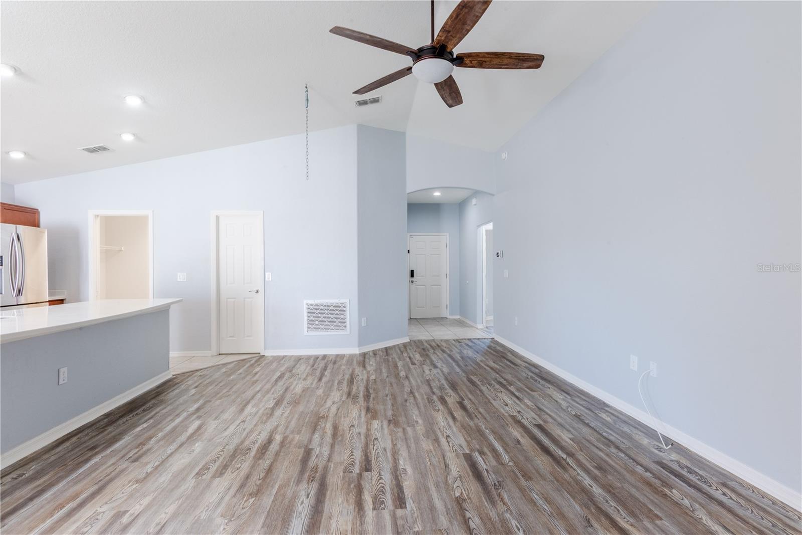 Image 12 of 37 For 721 Swallowtail Drive