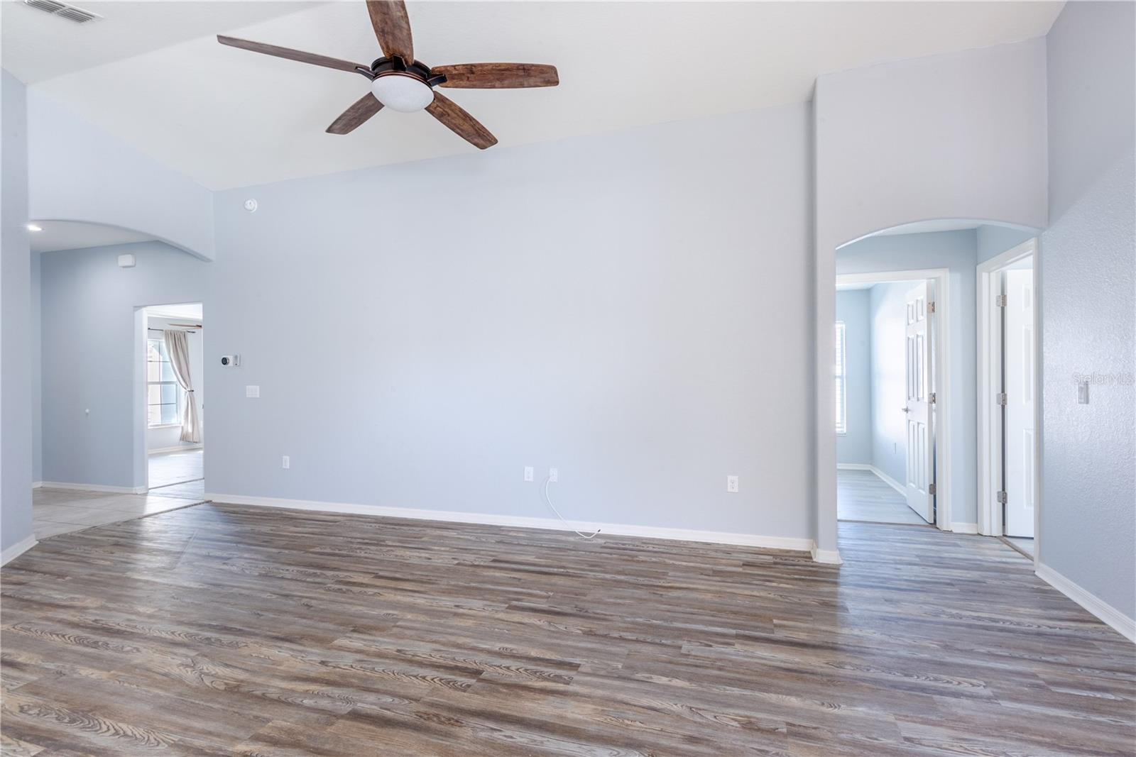 Image 13 of 37 For 721 Swallowtail Drive