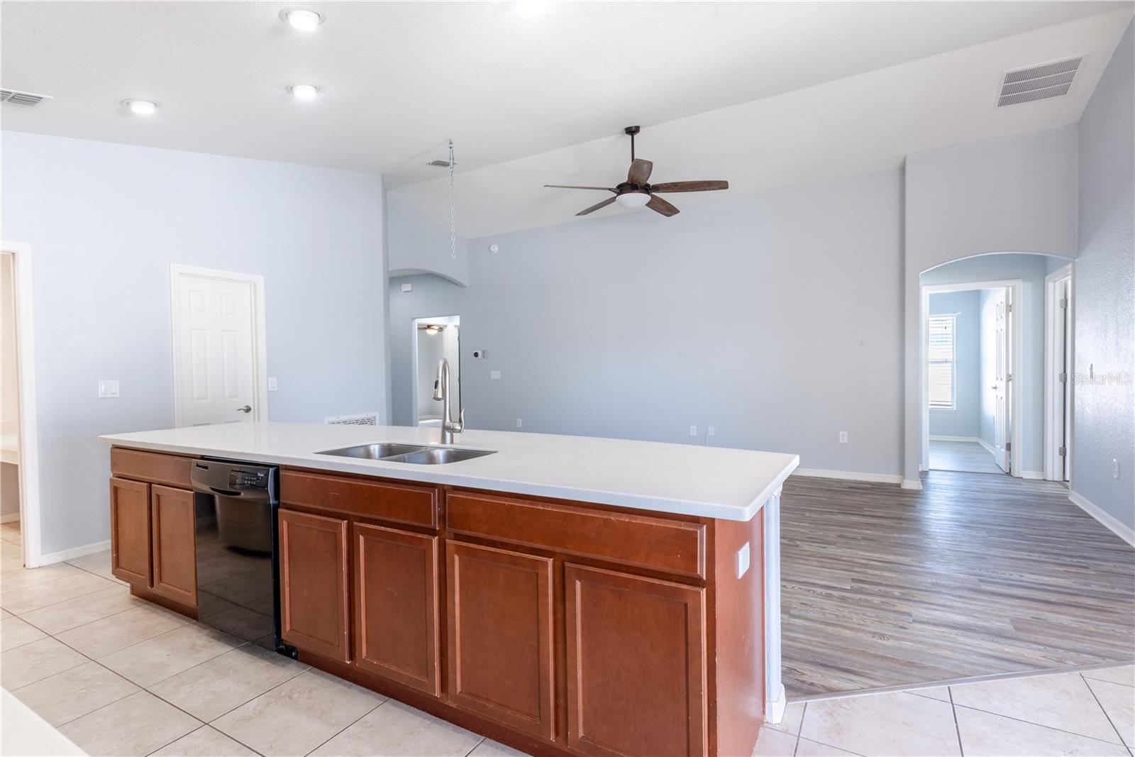 Image 15 of 37 For 721 Swallowtail Drive