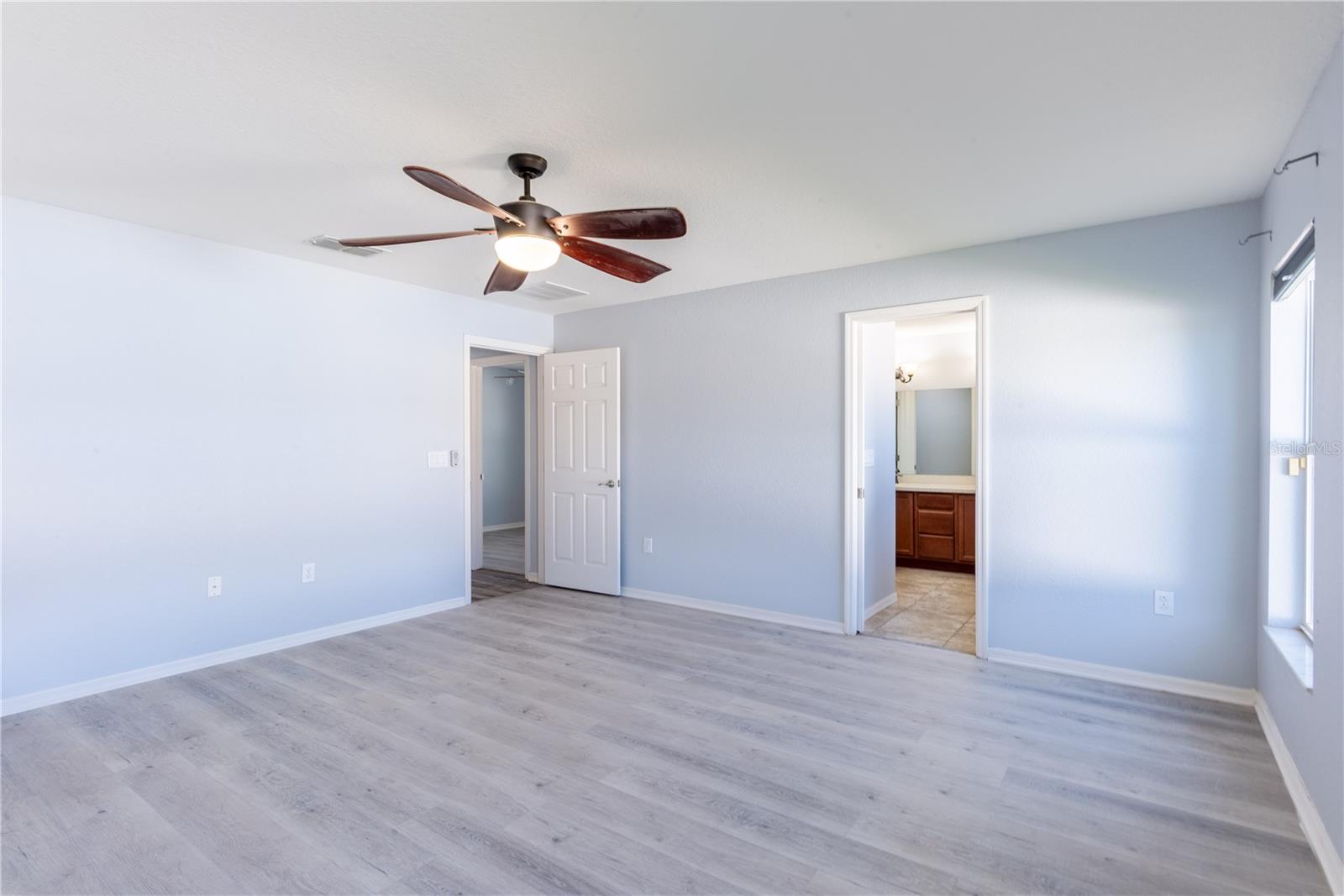 Image 24 of 37 For 721 Swallowtail Drive