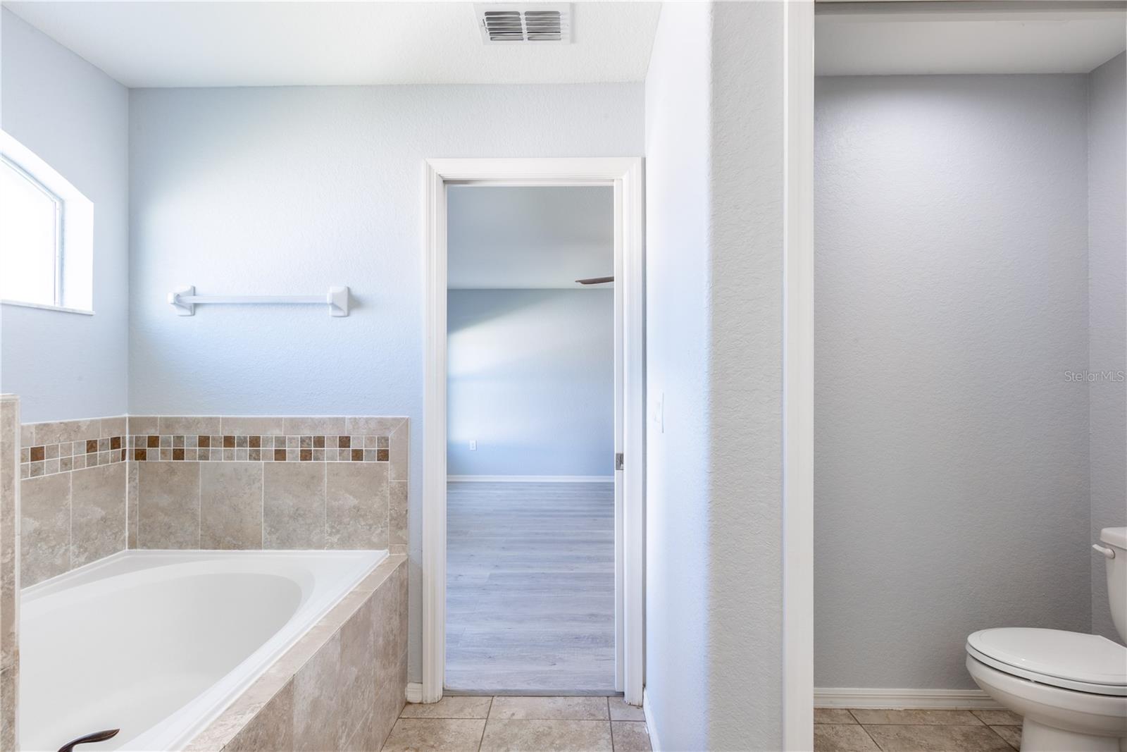 Image 28 of 37 For 721 Swallowtail Drive