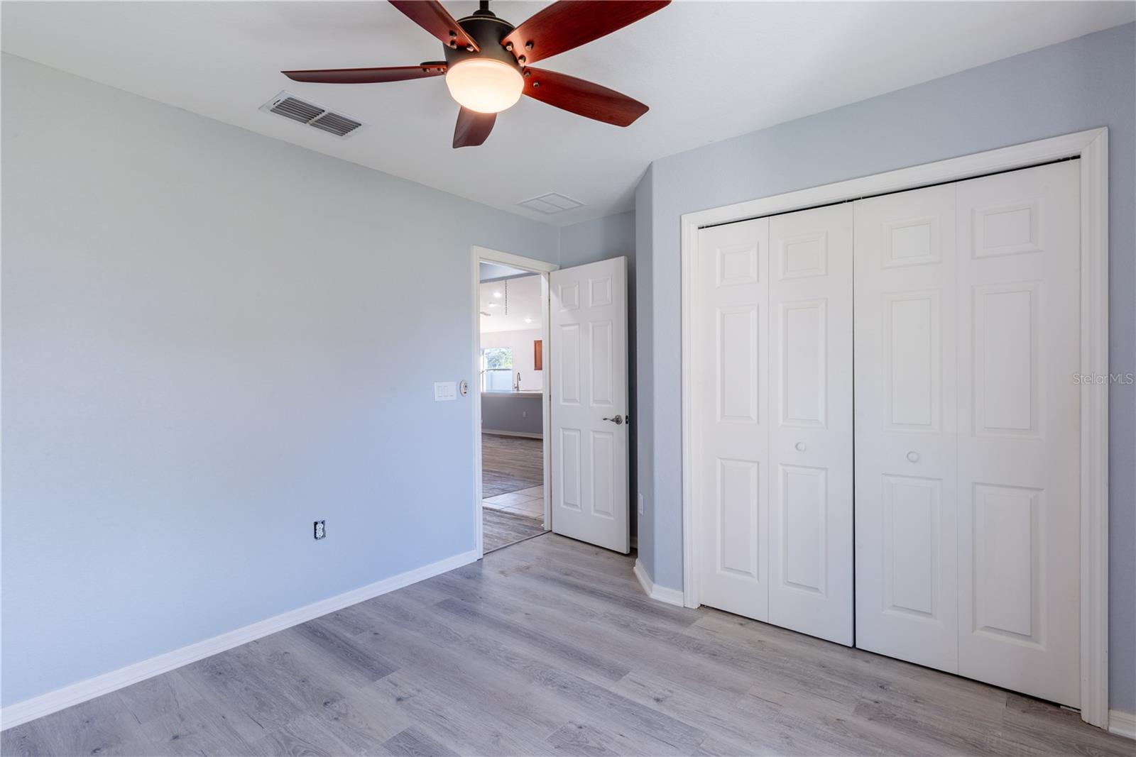 Image 7 of 37 For 721 Swallowtail Drive