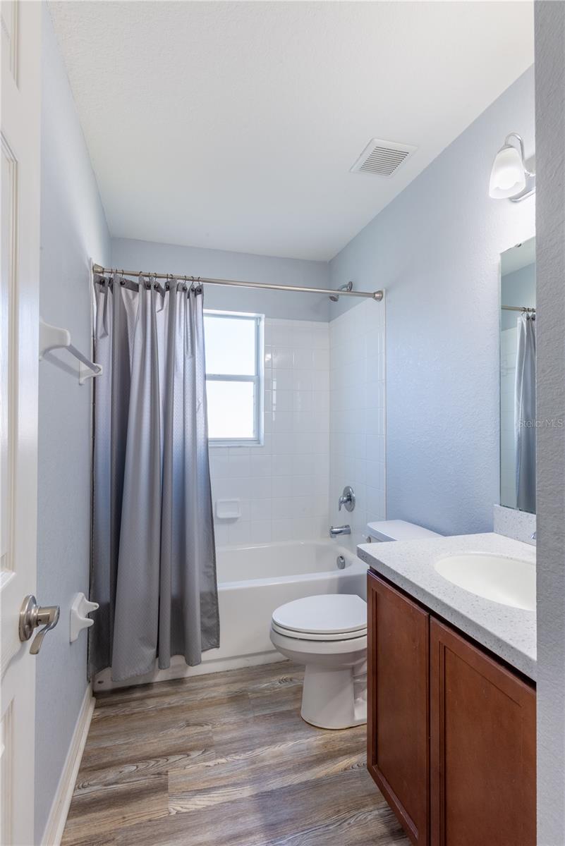 Image 8 of 37 For 721 Swallowtail Drive