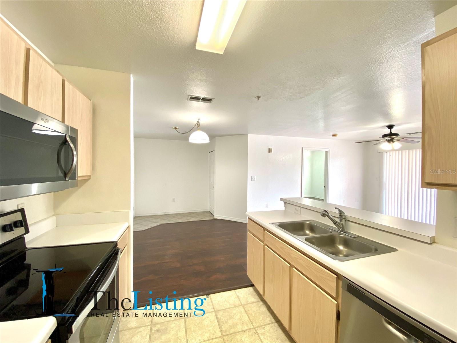 Image 10 of 19 For 5459 Vineland Road 4201