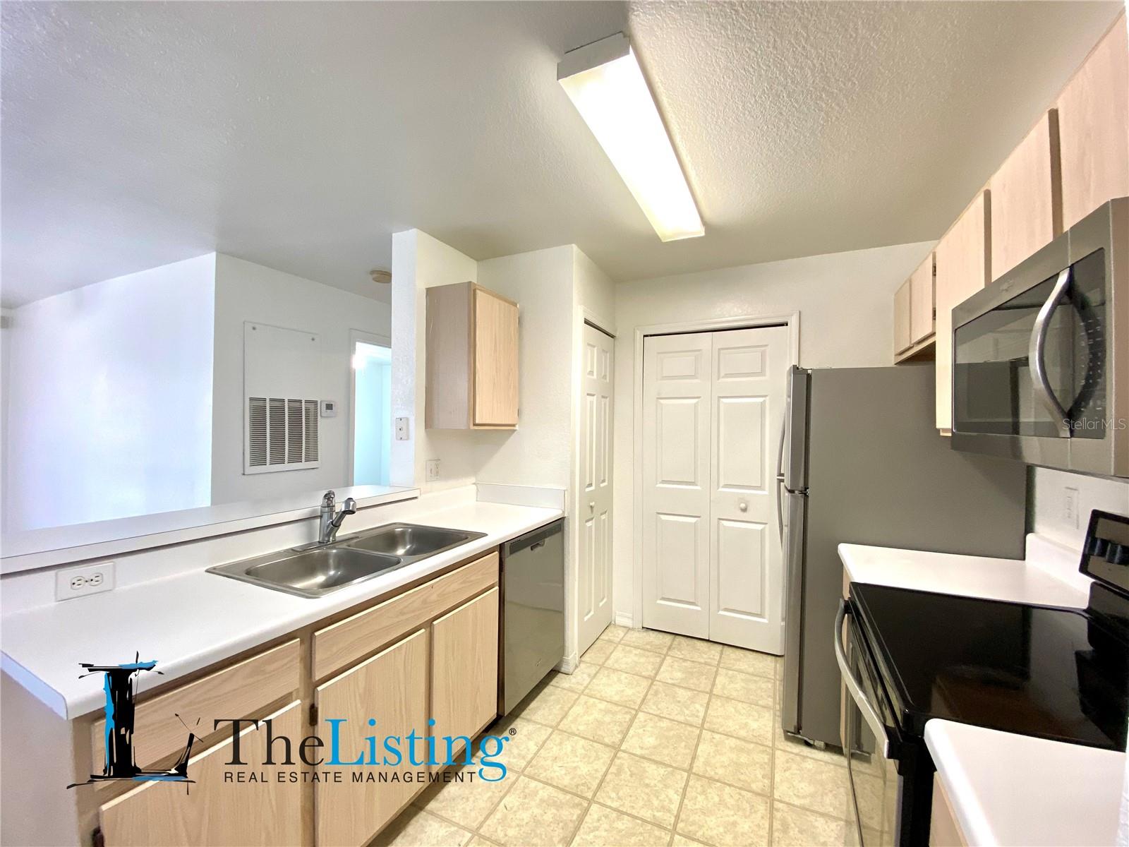 Image 7 of 19 For 5459 Vineland Road 4201