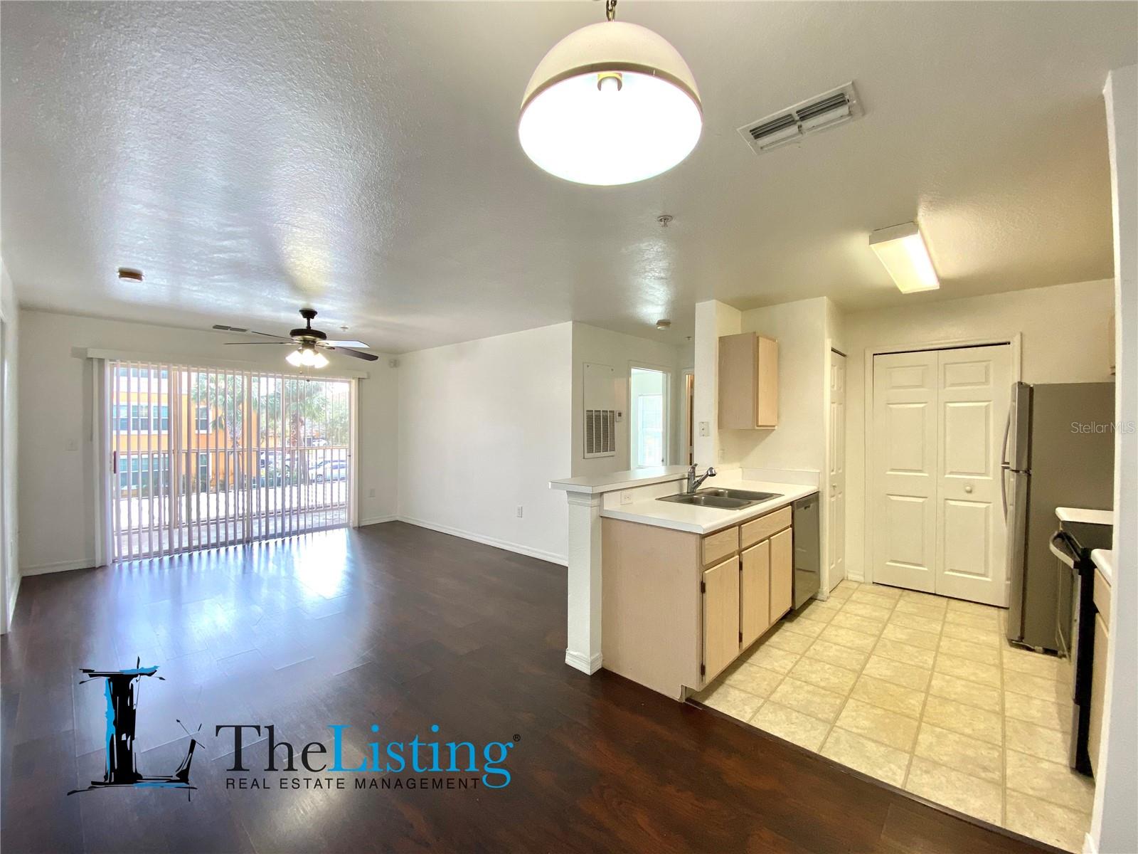 Image 8 of 19 For 5459 Vineland Road 4201