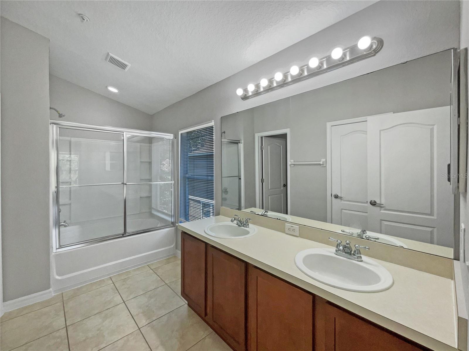 Image 20 of 26 For 10888 Eclipse Lily Way S