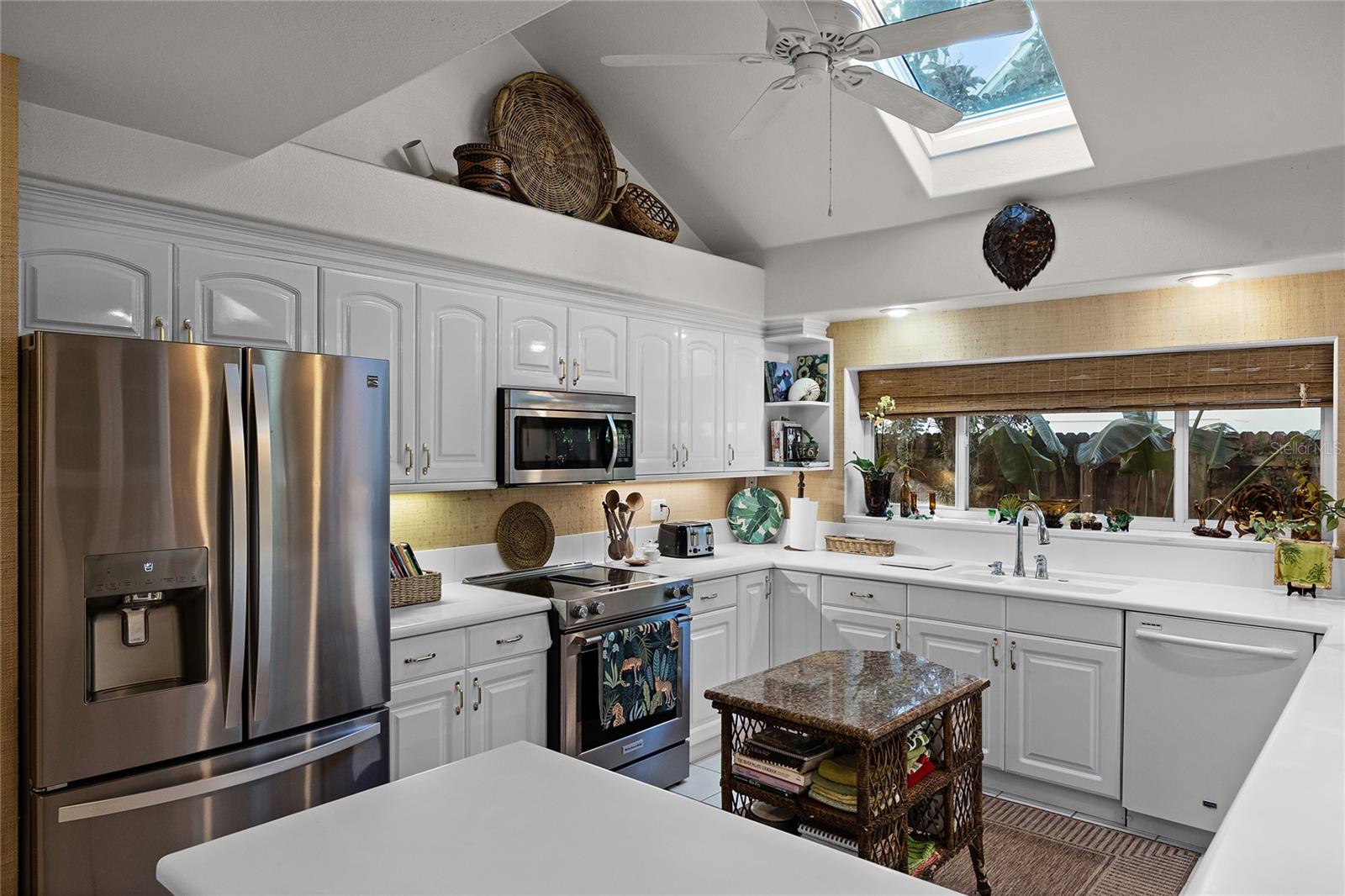 Image 15 of 41 For 1611 Walnut Avenue