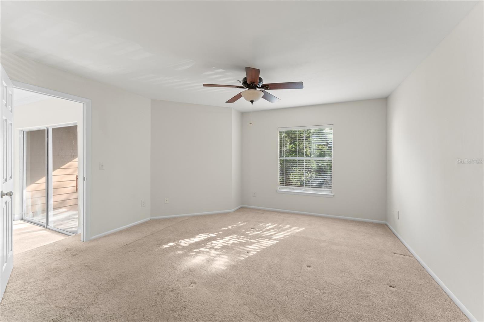 Image 18 of 33 For 490 Pin Oak Place 216