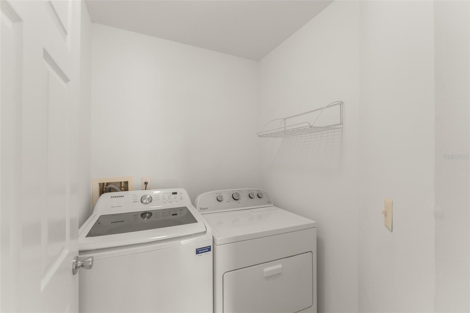 Image 27 of 33 For 490 Pin Oak Place 216