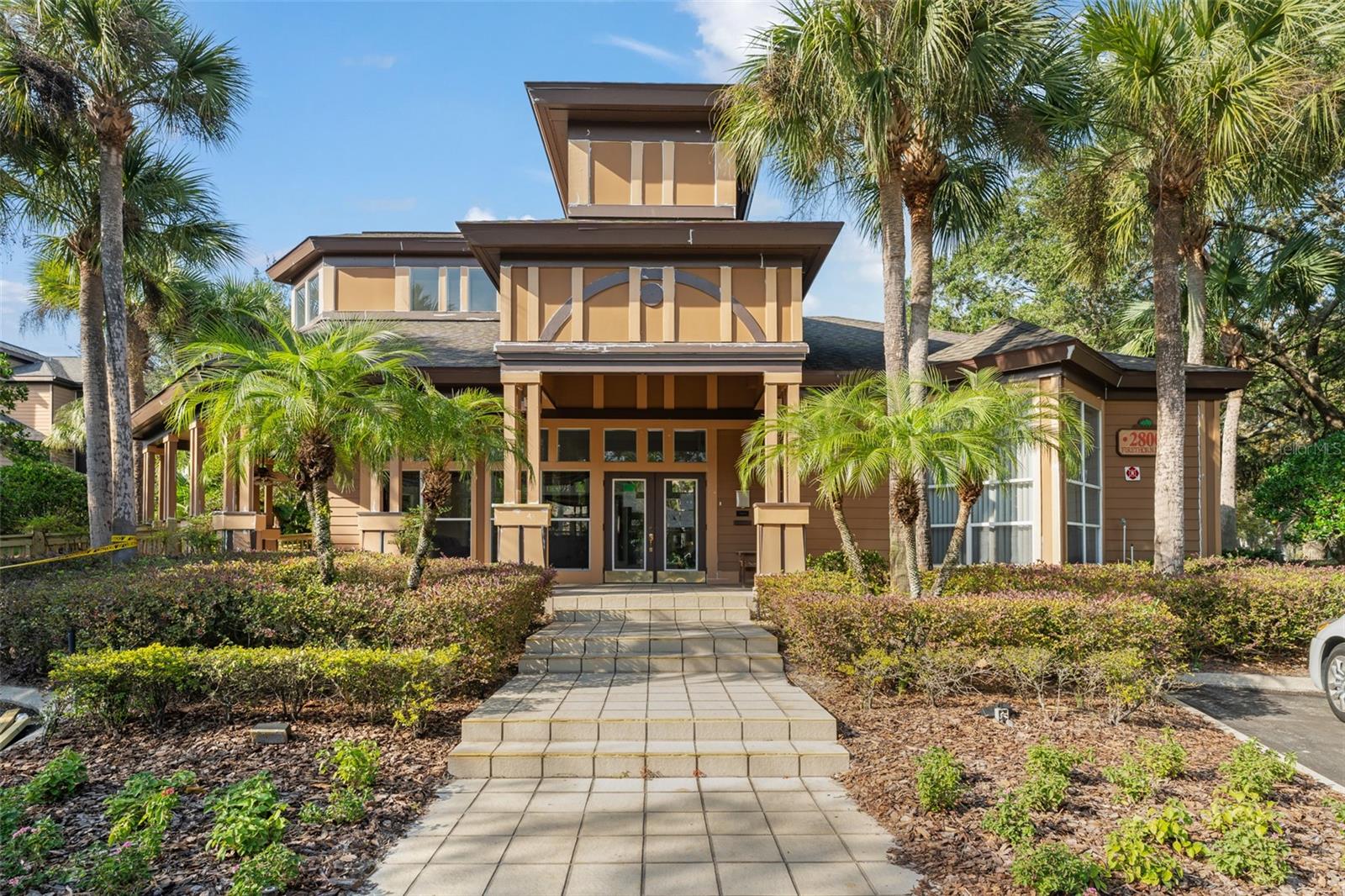 Image 29 of 33 For 490 Pin Oak Place 216