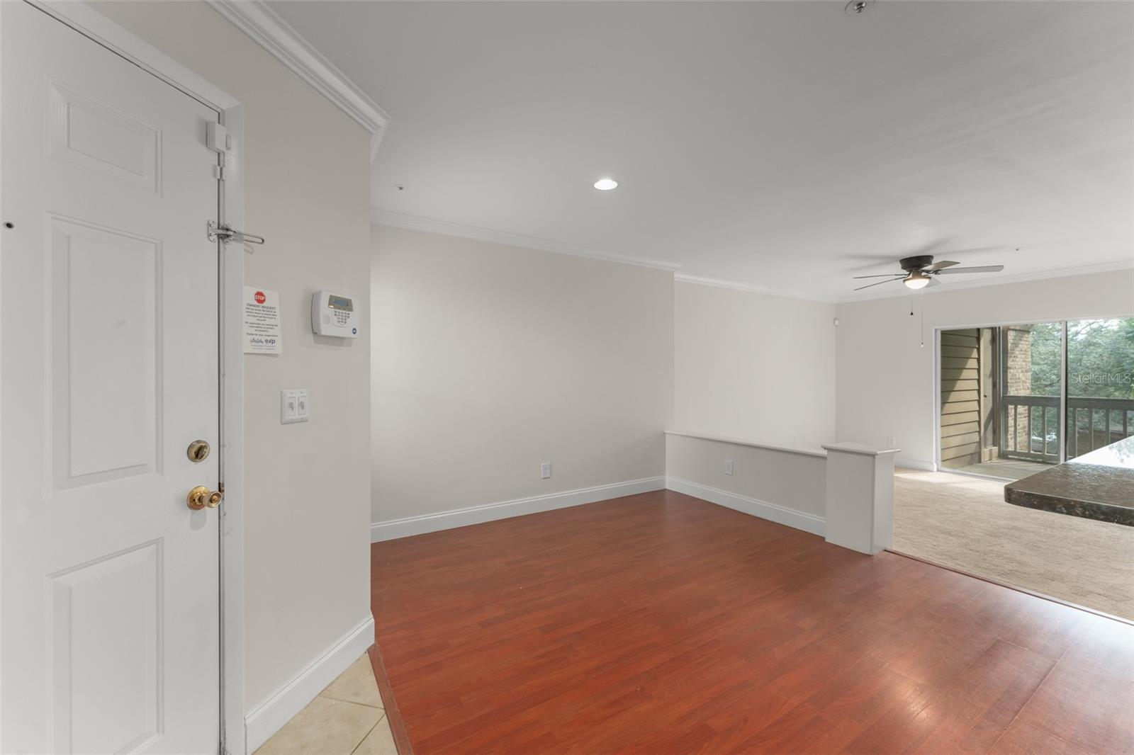 Image 4 of 33 For 490 Pin Oak Place 216