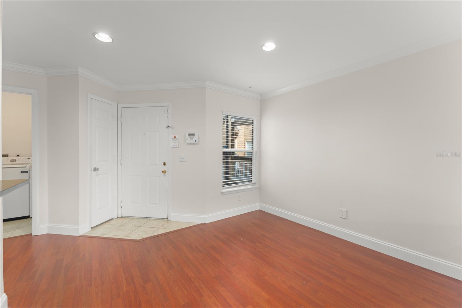 Image 5 of 33 For 490 Pin Oak Place 216