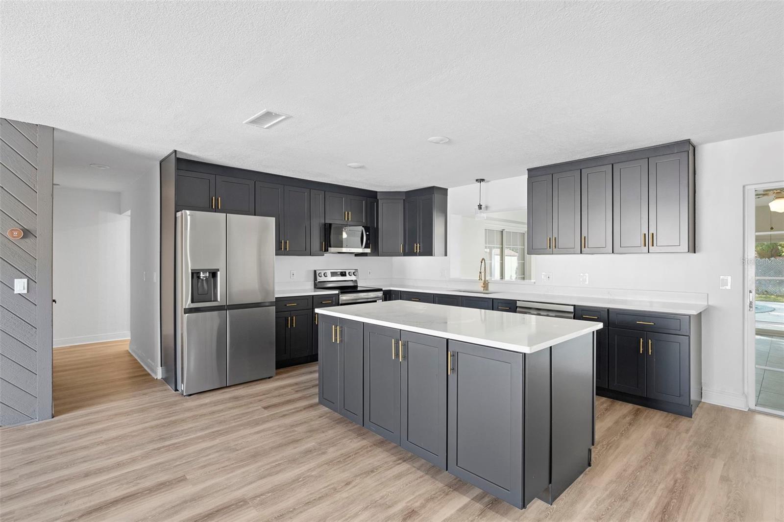 Image 10 of 61 For 1812 Baywood Avenue