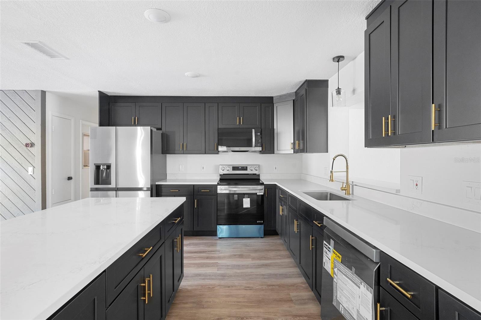 Image 11 of 61 For 1812 Baywood Avenue