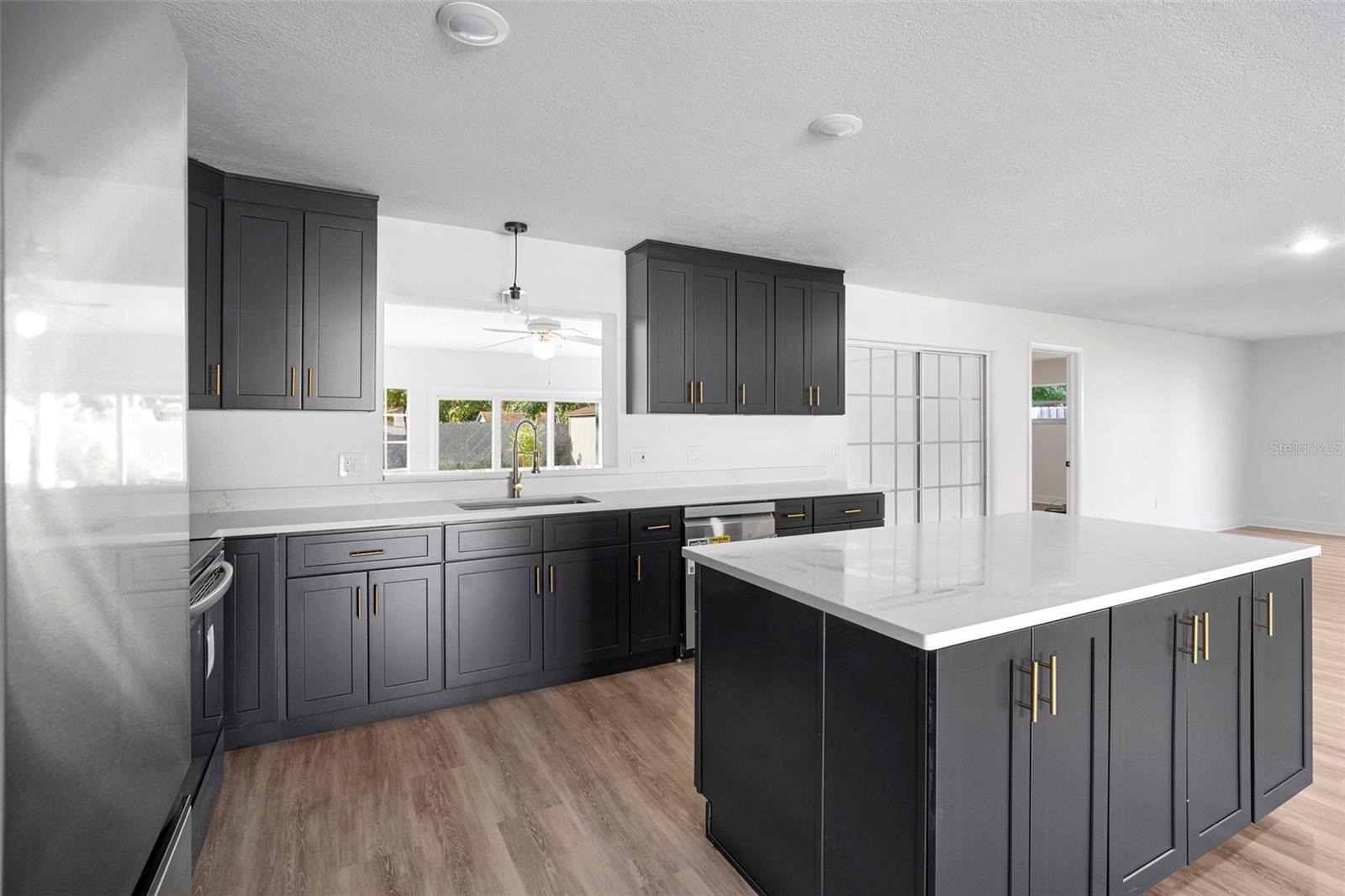 Image 12 of 61 For 1812 Baywood Avenue