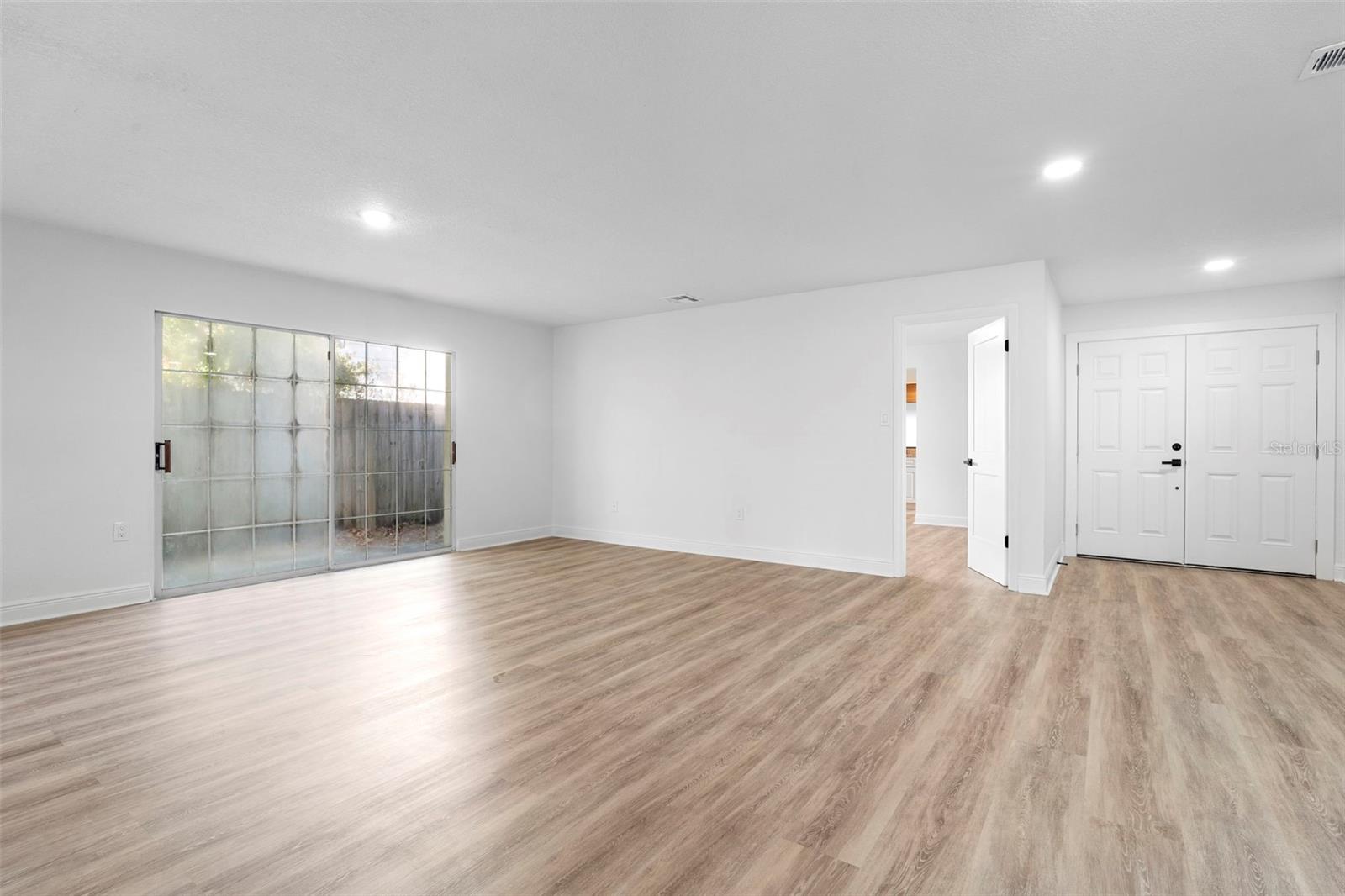 Image 18 of 61 For 1812 Baywood Avenue