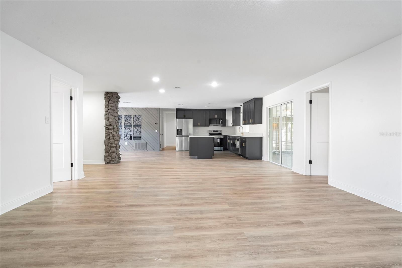 Image 20 of 61 For 1812 Baywood Avenue