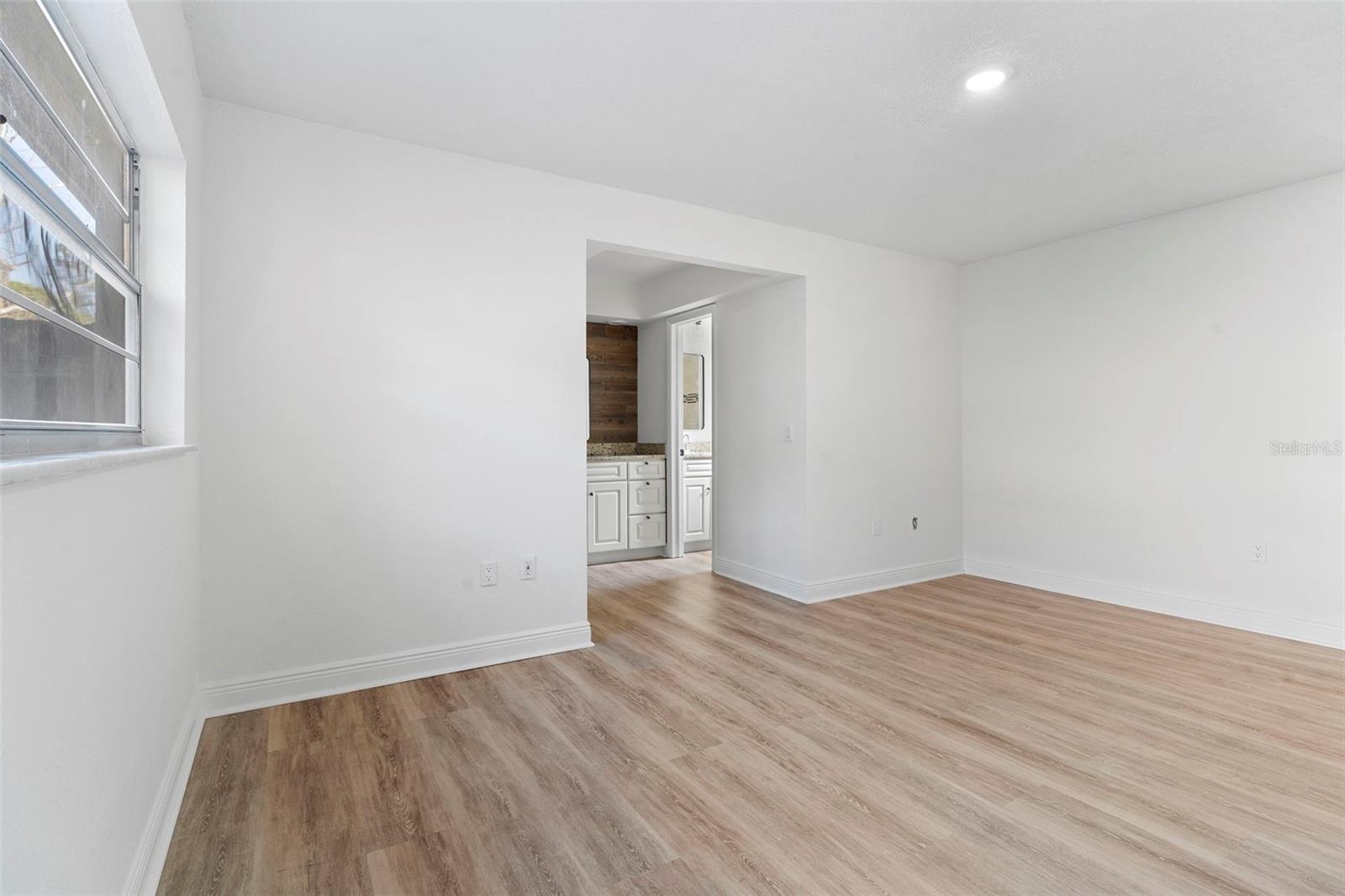 Image 32 of 61 For 1812 Baywood Avenue