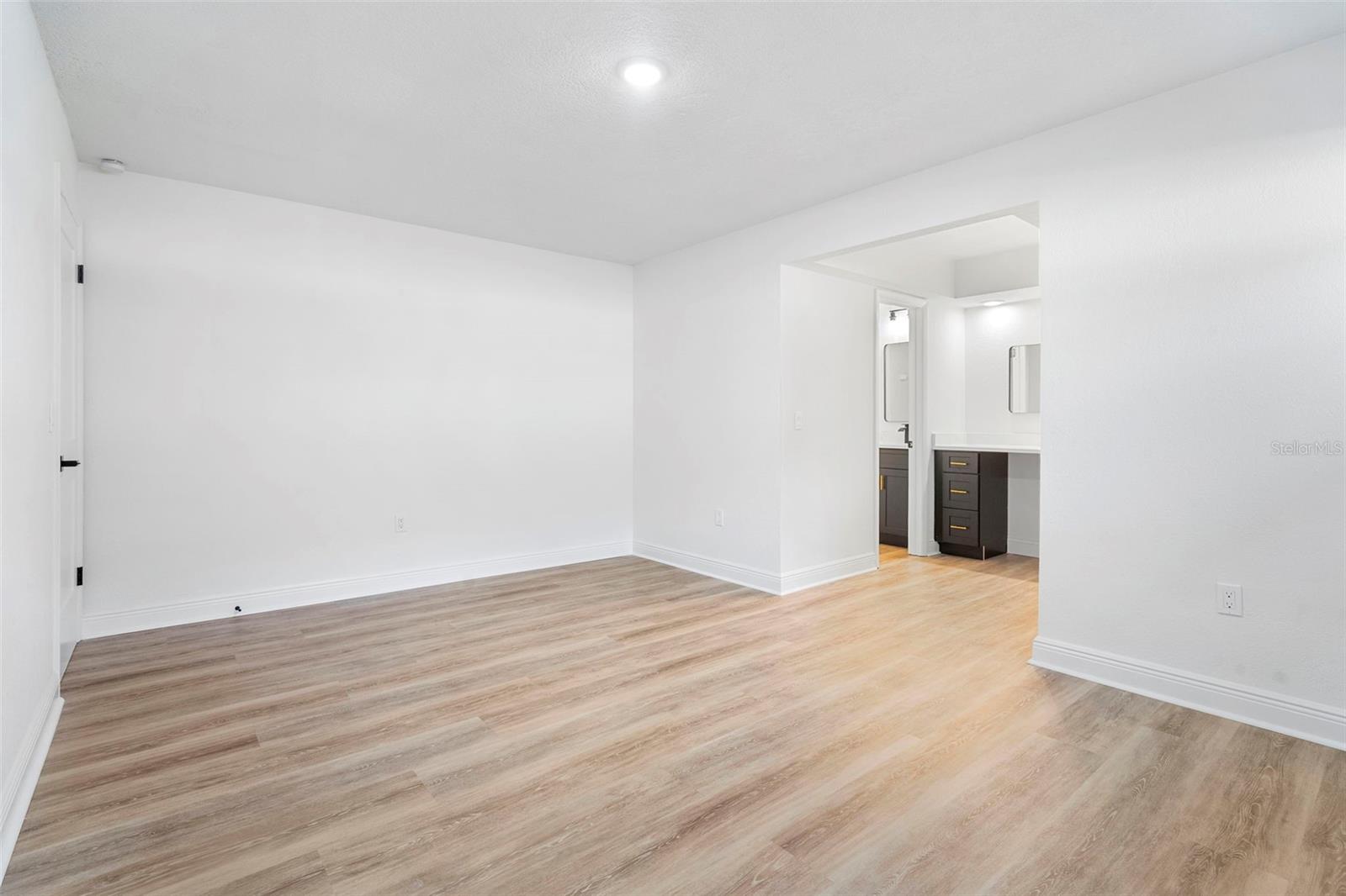 Image 43 of 61 For 1812 Baywood Avenue