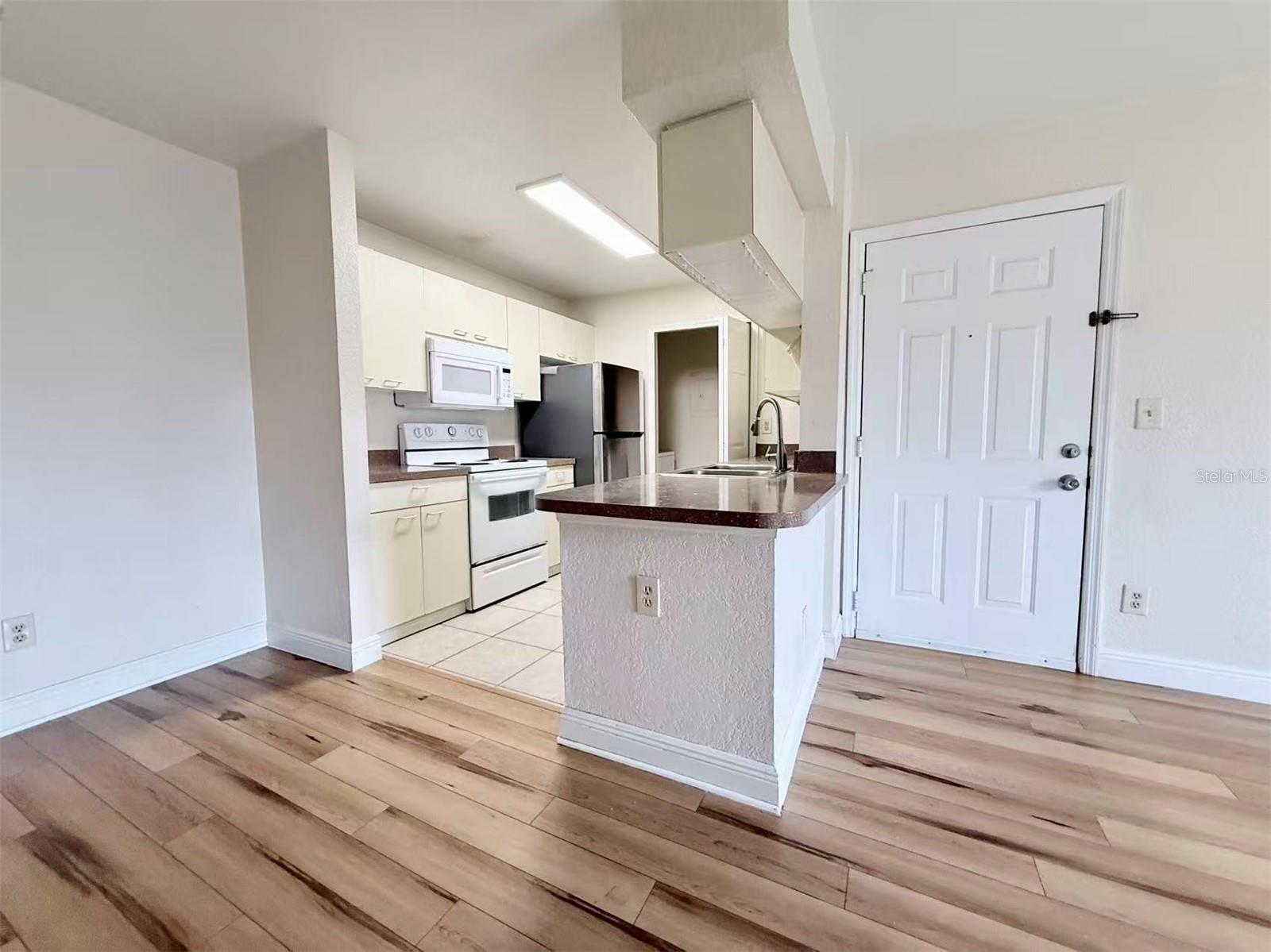 Image 5 of 24 For 2550 Alafaya Trail 6205