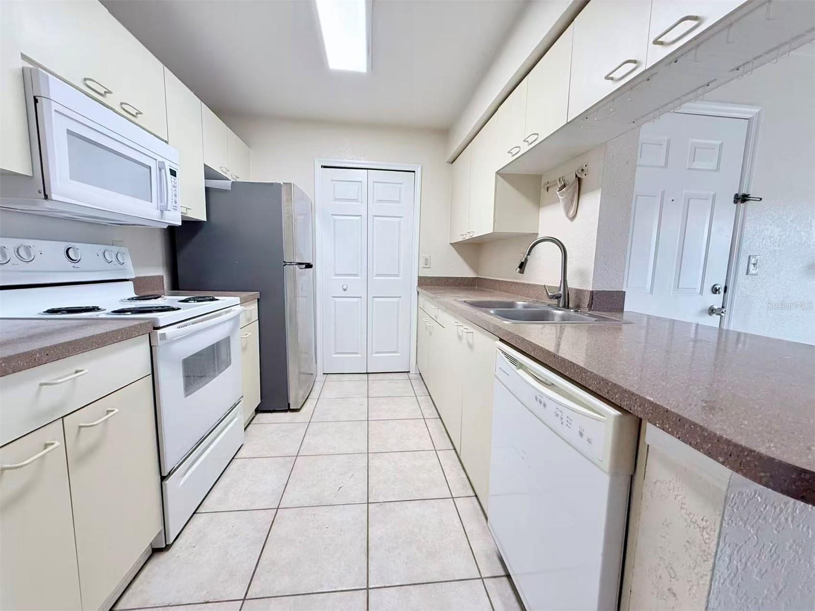 Image 6 of 24 For 2550 Alafaya Trail 6205