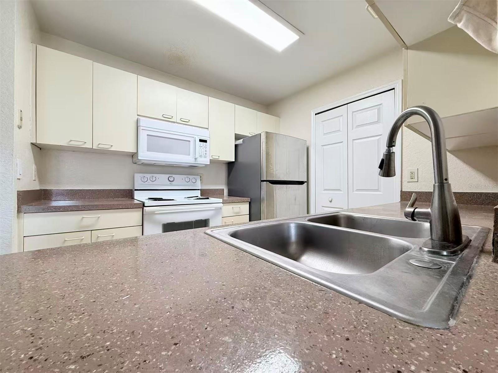 Image 7 of 24 For 2550 Alafaya Trail 6205