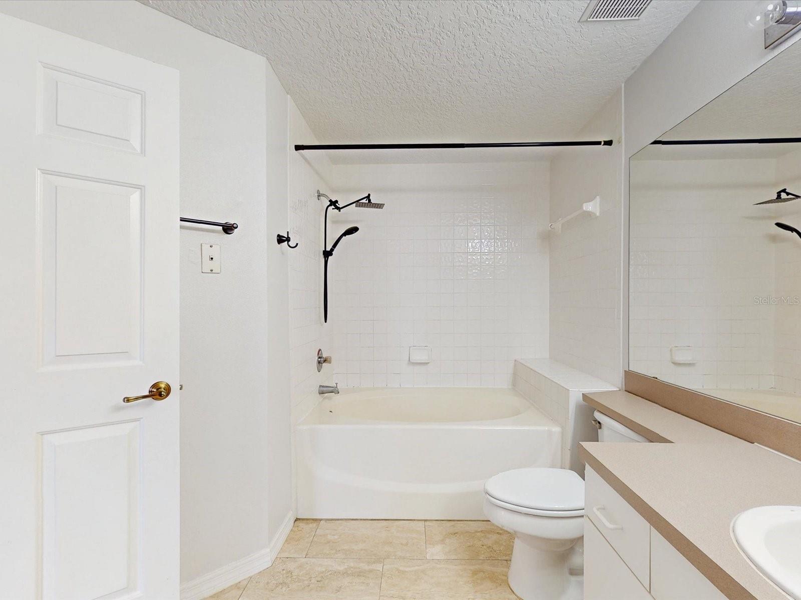 Image 11 of 27 For 5578 Metrowest Boulevard 203