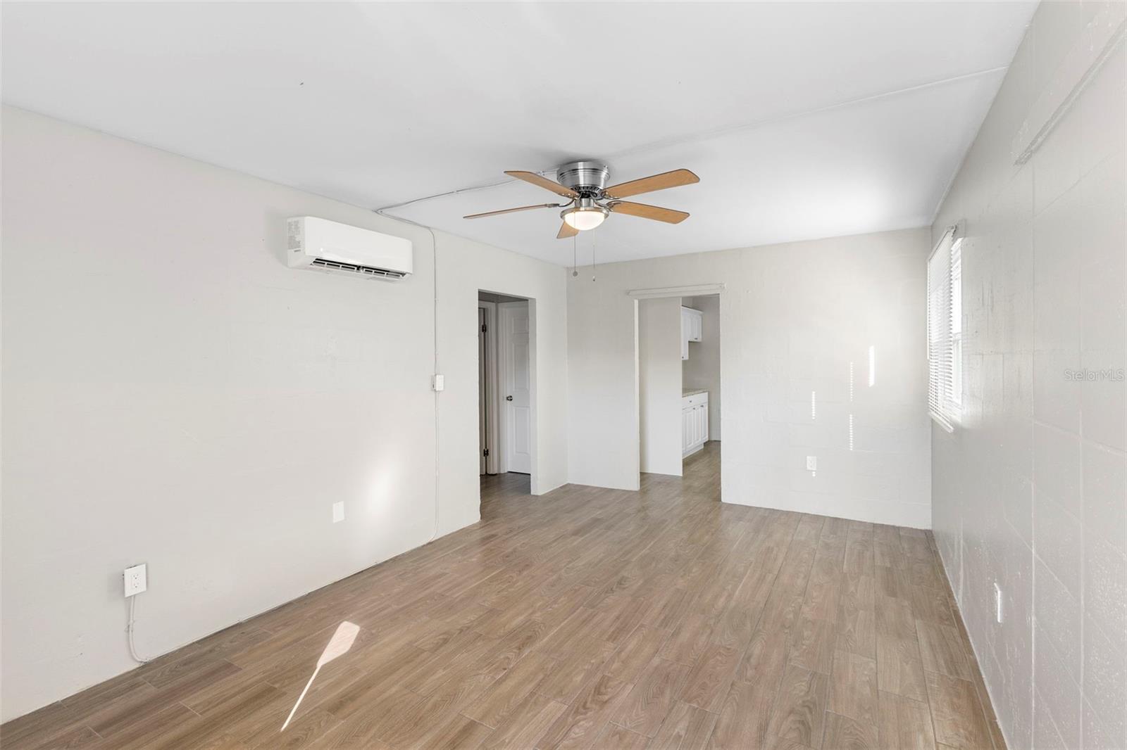 Image 10 of 26 For 901 Colyer Street A & B