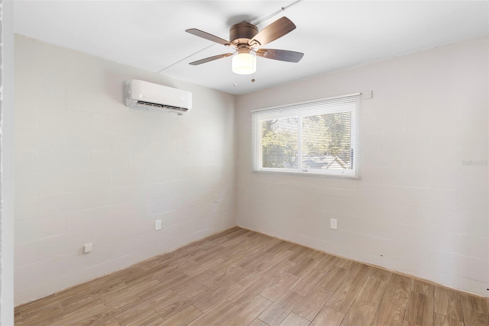 Image 13 of 26 For 901 Colyer Street A & B