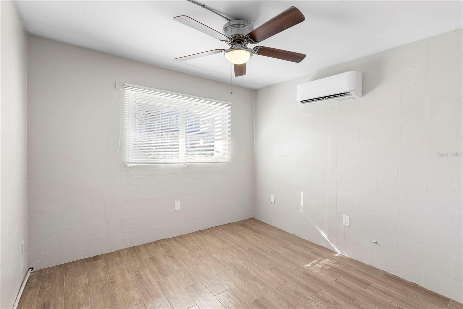 Image 15 of 26 For 901 Colyer Street A & B