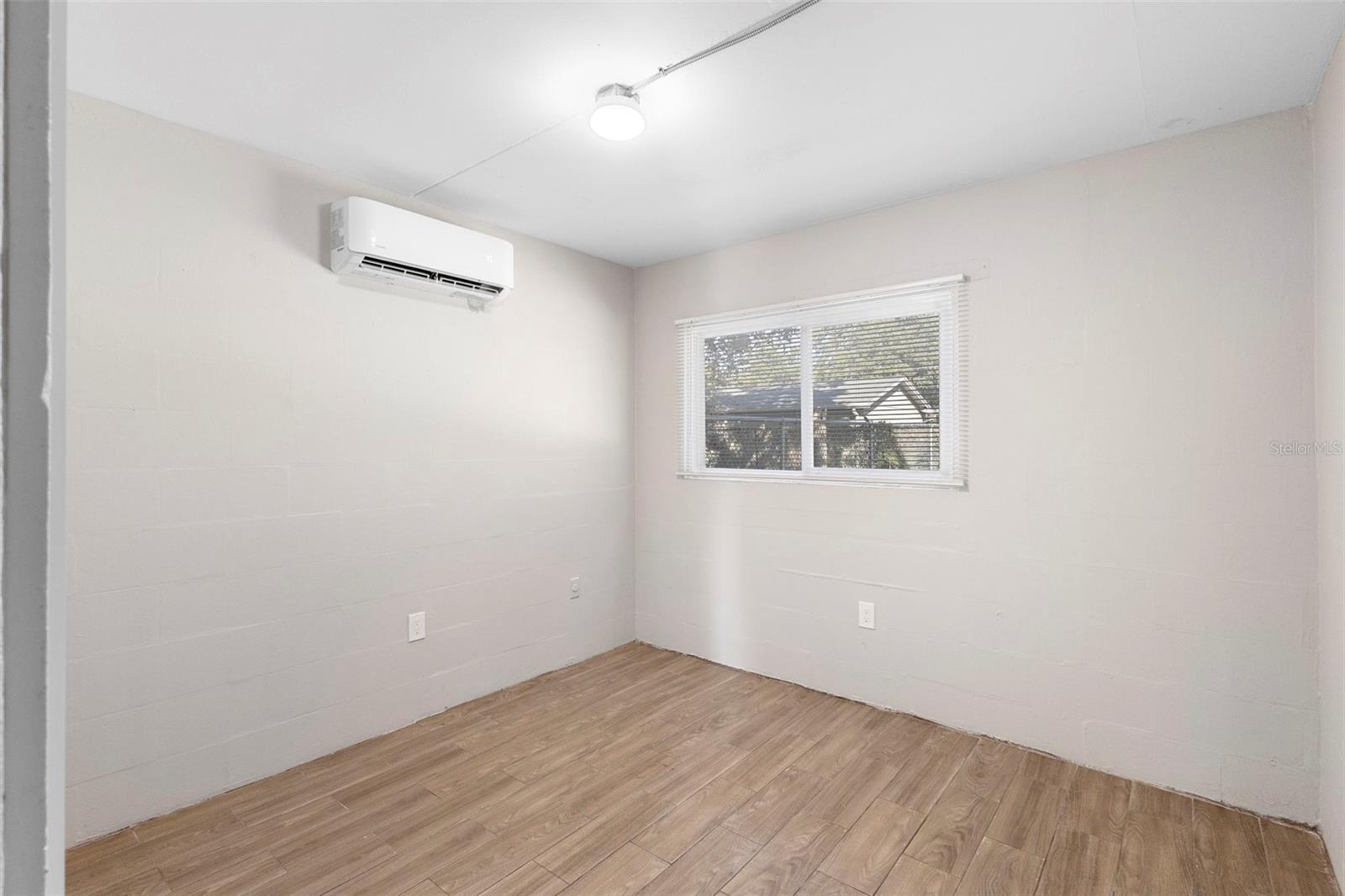 Image 16 of 26 For 901 Colyer Street A & B