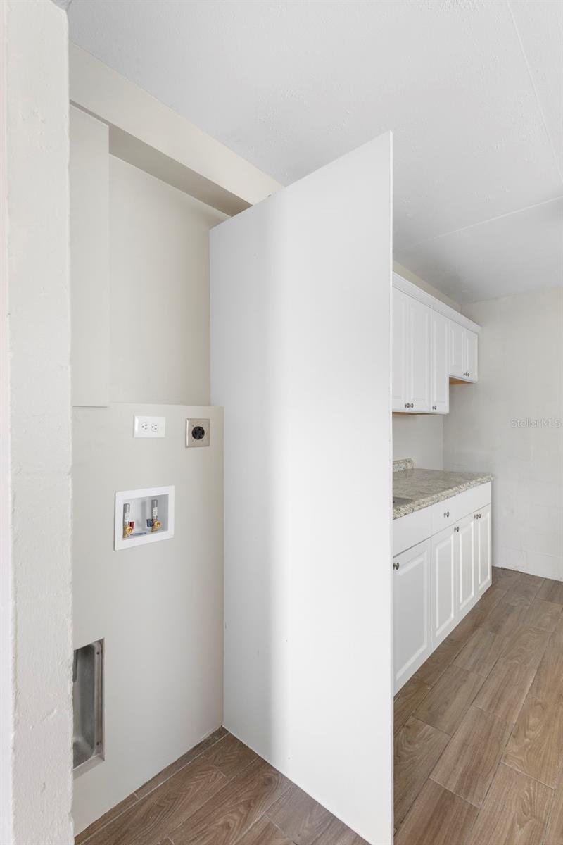 Image 17 of 26 For 901 Colyer Street A & B