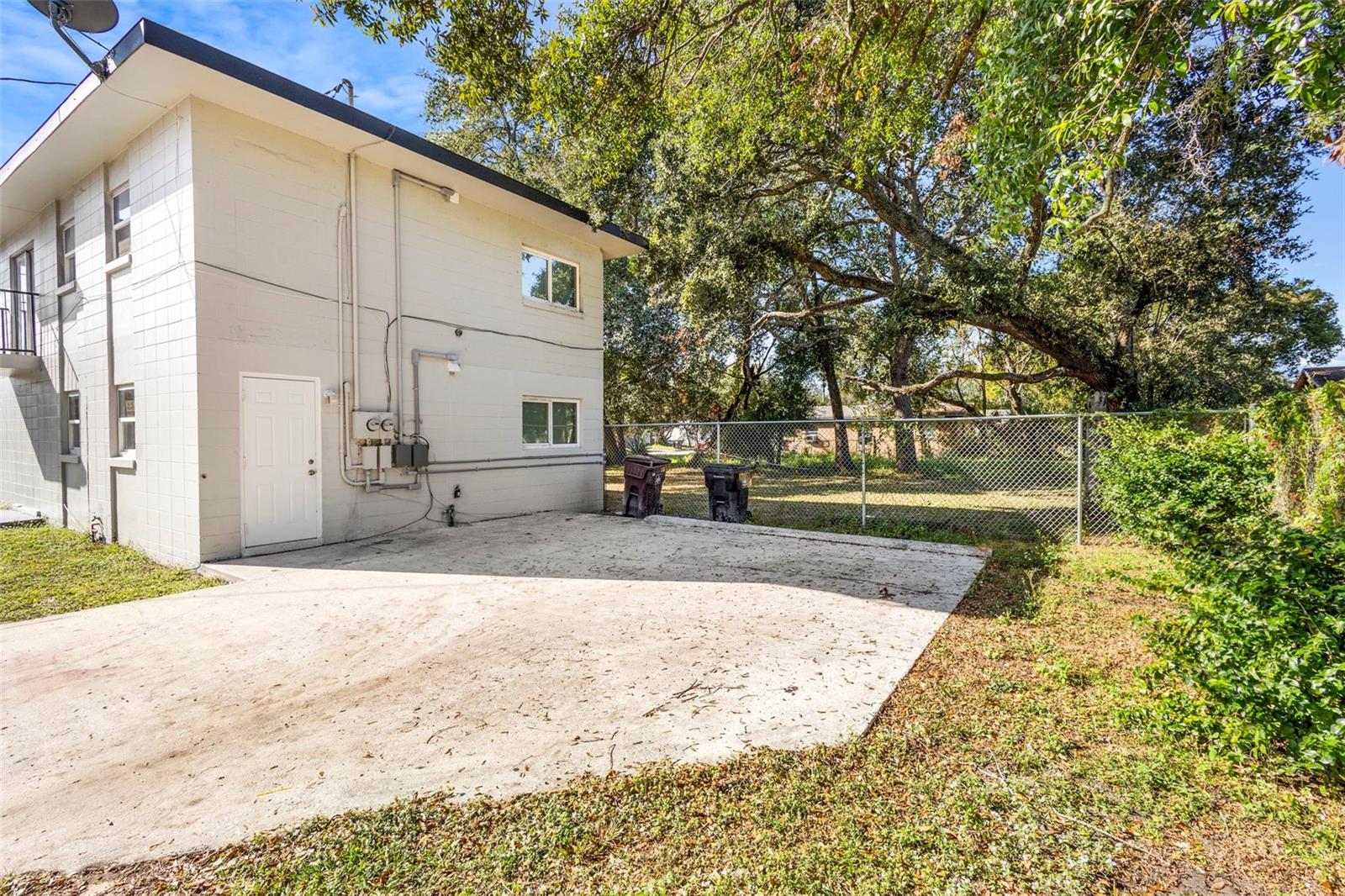 Image 22 of 26 For 901 Colyer Street A & B