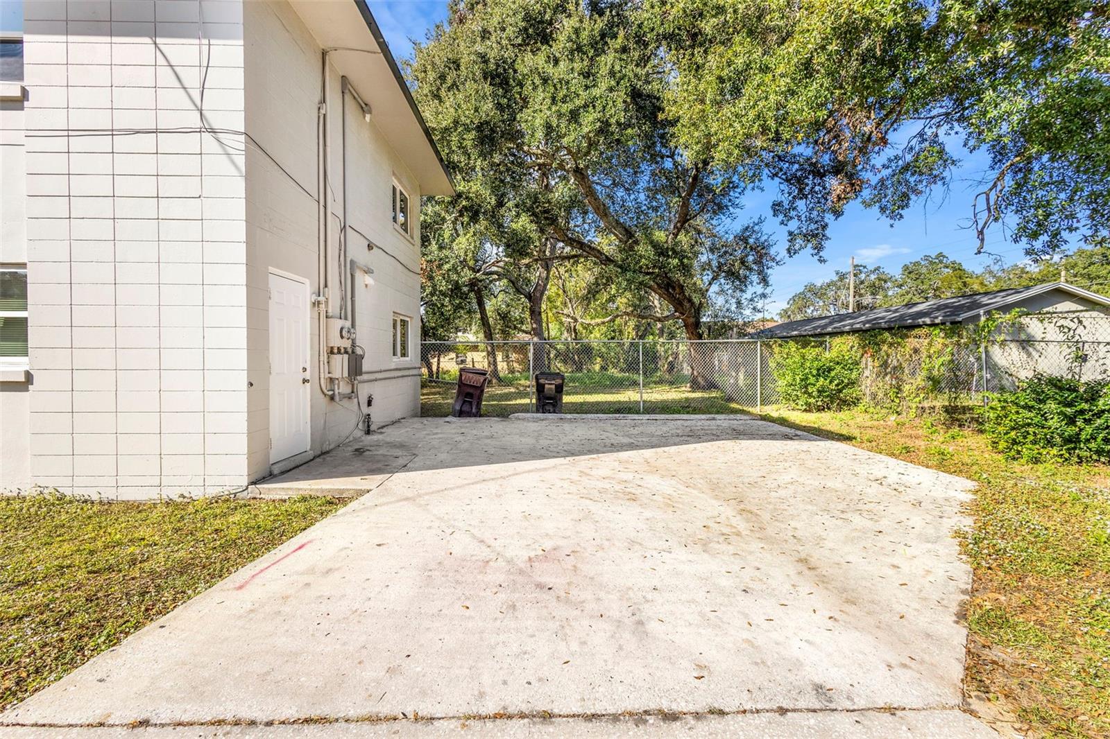 Image 23 of 26 For 901 Colyer Street A & B